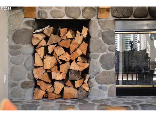 11330 Sw LYNNVALE Dr, Portland, OR 97225