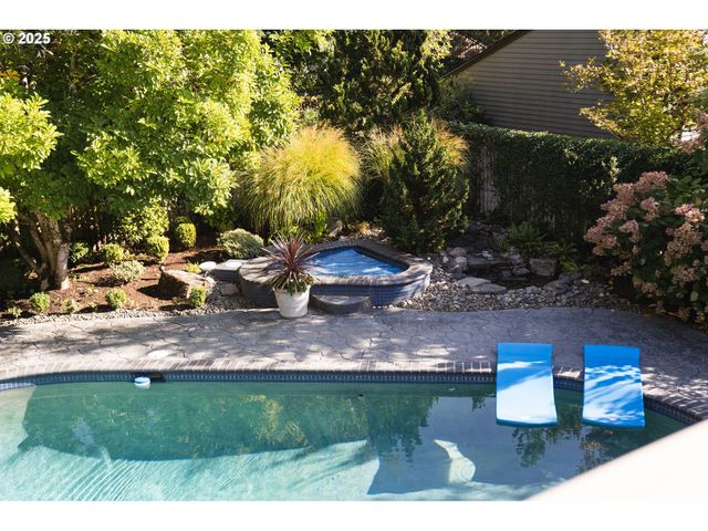 11330 Sw LYNNVALE Dr, Portland, OR 97225