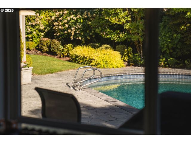 11330 Sw LYNNVALE Dr, Portland, OR 97225