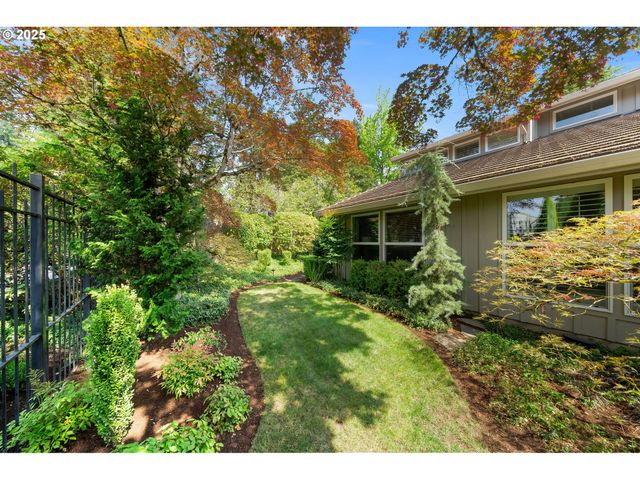 11330 Sw LYNNVALE Dr, Portland, OR 97225