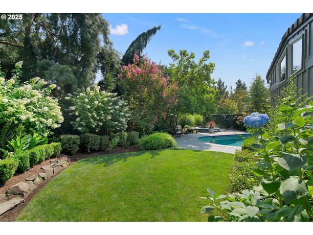 11330 Sw LYNNVALE Dr, Portland, OR 97225