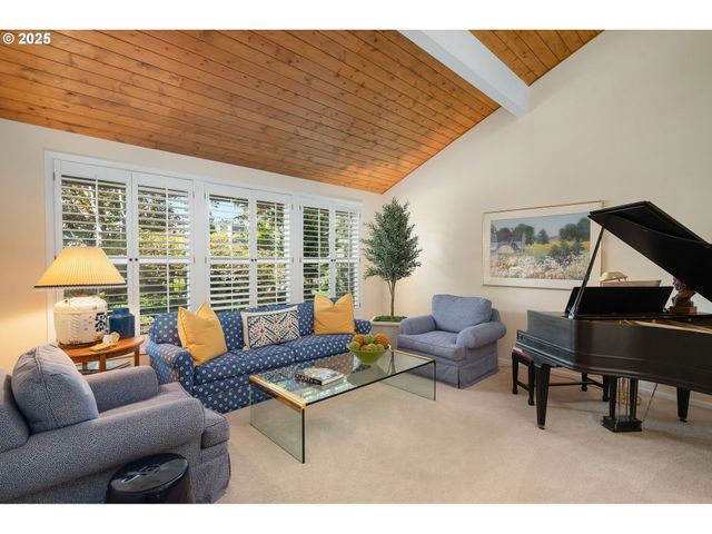 11330 Sw LYNNVALE Dr, Portland, OR 97225