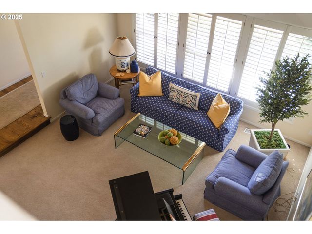 11330 Sw LYNNVALE Dr, Portland, OR 97225