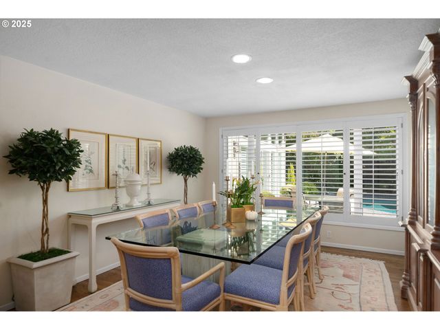 11330 Sw LYNNVALE Dr, Portland, OR 97225