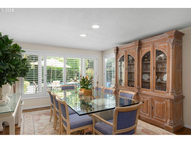 11330 Sw LYNNVALE Dr, Portland, OR 97225