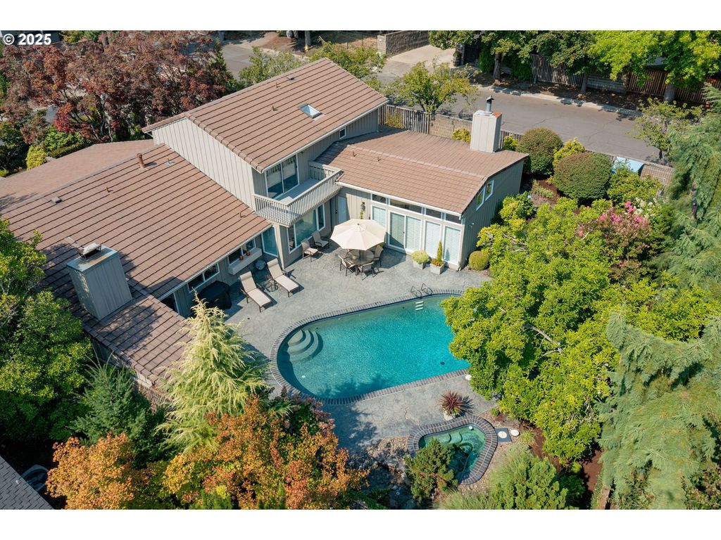 11330 Sw LYNNVALE Dr, Portland, OR 97225