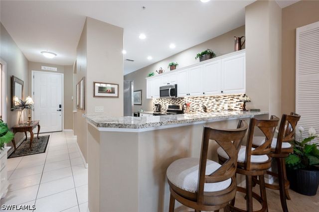 4844 Hampshire CT 104, Naples, FL 34112