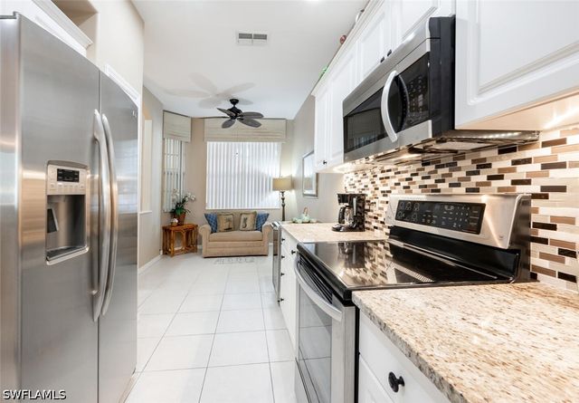 4844 Hampshire CT 104, Naples, FL 34112