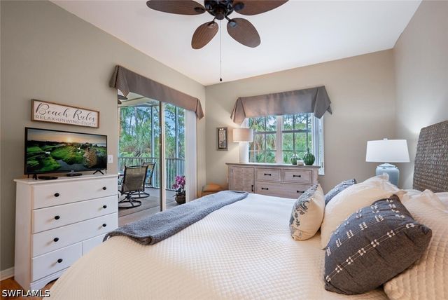 4844 Hampshire CT 104, Naples, FL 34112