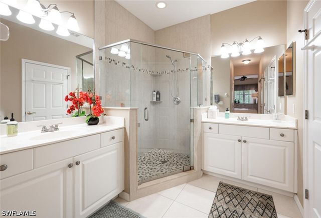 4844 Hampshire CT 104, Naples, FL 34112