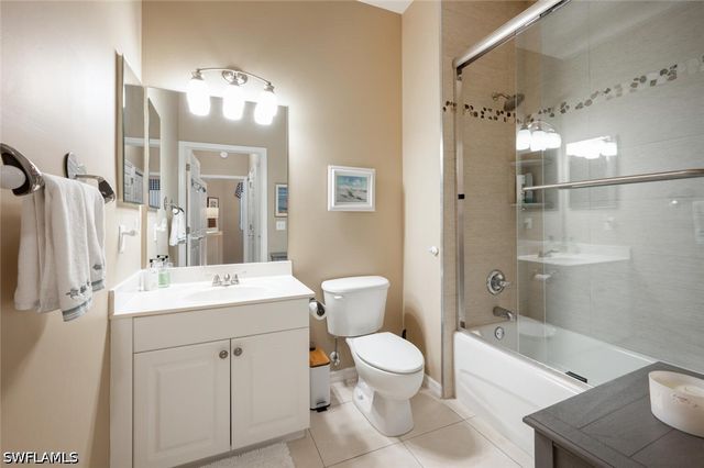 4844 Hampshire CT 104, Naples, FL 34112