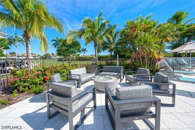 4844 Hampshire CT 104, Naples, FL 34112