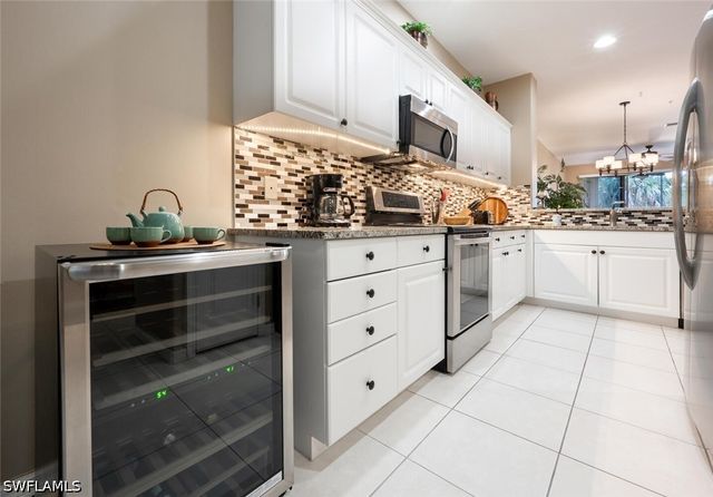 4844 Hampshire CT 104, Naples, FL 34112