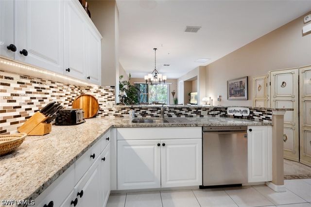 4844 Hampshire CT 104, Naples, FL 34112