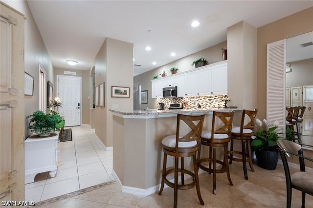 4844 Hampshire CT 104, Naples, FL 34112