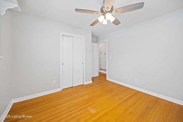 4320 Jade Ct, Louisville, KY 40216