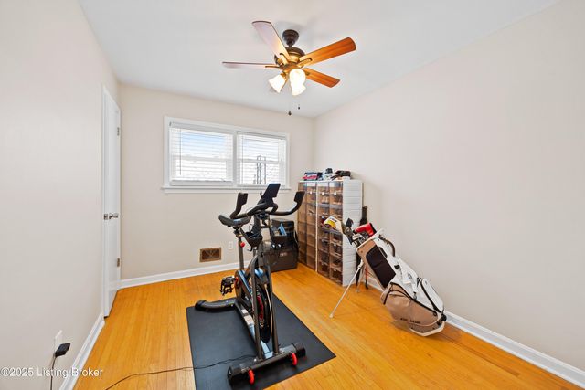 4320 Jade Ct, Louisville, KY 40216