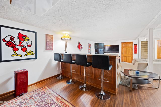 4320 Jade Ct, Louisville, KY 40216