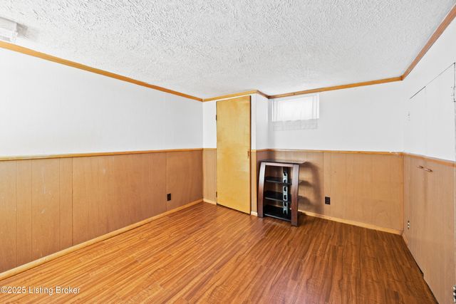 4320 Jade Ct, Louisville, KY 40216