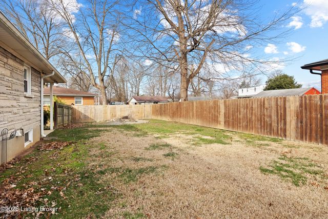 4320 Jade Ct, Louisville, KY 40216