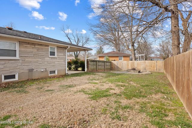 4320 Jade Ct, Louisville, KY 40216