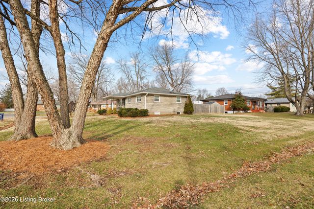 4320 Jade Ct, Louisville, KY 40216