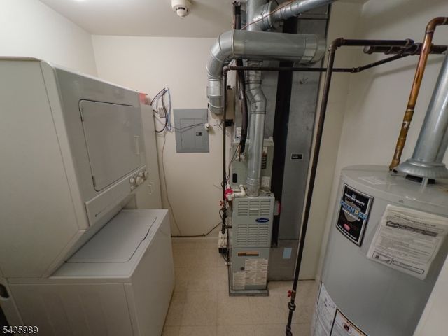 34 Chanda Ct 34, Clifton City, NJ 07012