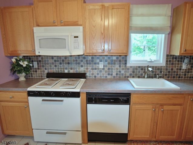 34 Chanda Ct 34, Clifton City, NJ 07012