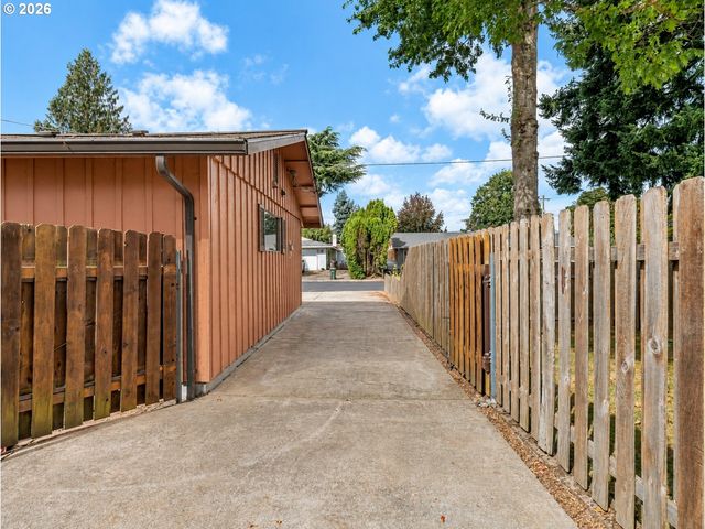 125 Nw 11TH Ave, Canby, OR 97013