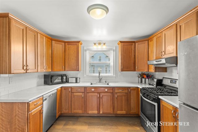 364 W 21st Street, Holland, MI 49423