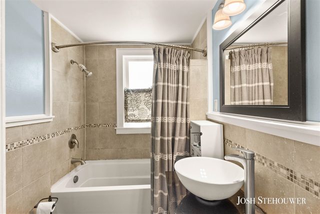 364 W 21st Street, Holland, MI 49423