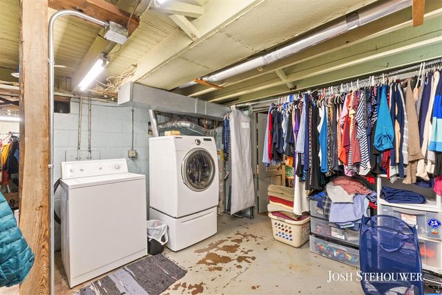 364 W 21st Street, Holland, MI 49423