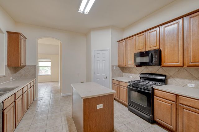 4499 Heritage Well LN, Round Rock, TX 78665