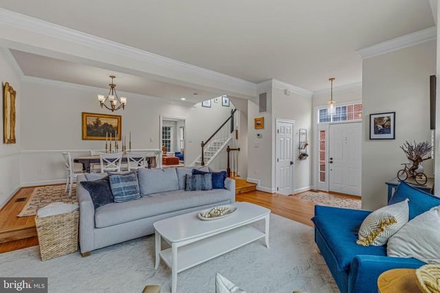 9412 REGENCY CREST DR, Vienna, VA 22181