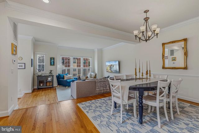 9412 REGENCY CREST DR, Vienna, VA 22181