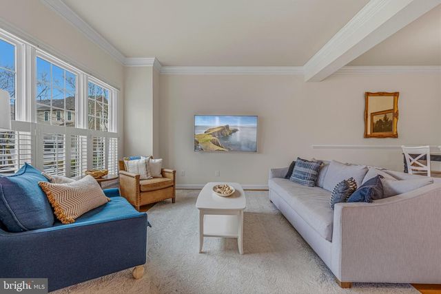 9412 REGENCY CREST DR, Vienna, VA 22181