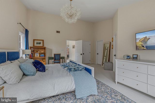 9412 REGENCY CREST DR, Vienna, VA 22181