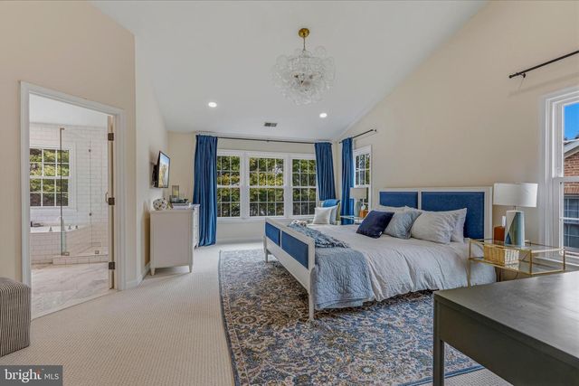 9412 REGENCY CREST DR, Vienna, VA 22181