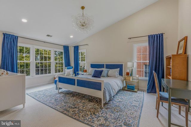 9412 REGENCY CREST DR, Vienna, VA 22181