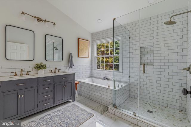 9412 REGENCY CREST DR, Vienna, VA 22181