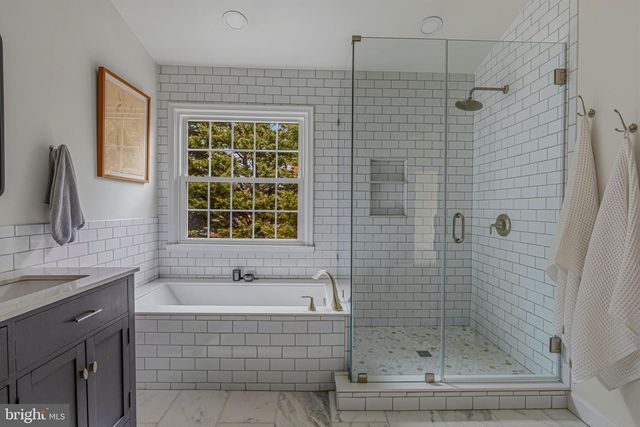 9412 REGENCY CREST DR, Vienna, VA 22181