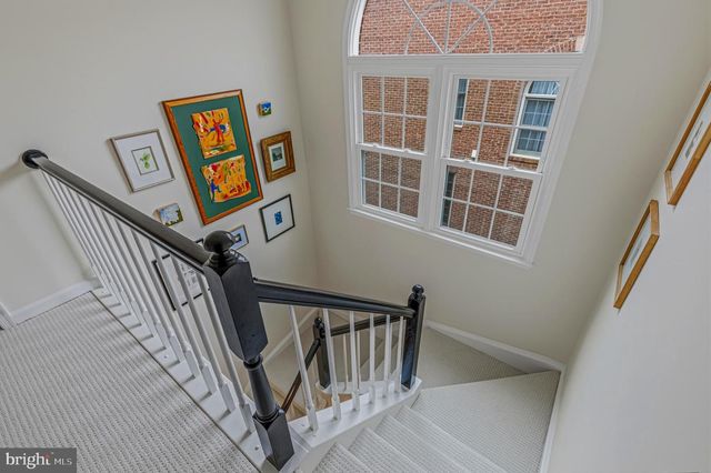 9412 REGENCY CREST DR, Vienna, VA 22181