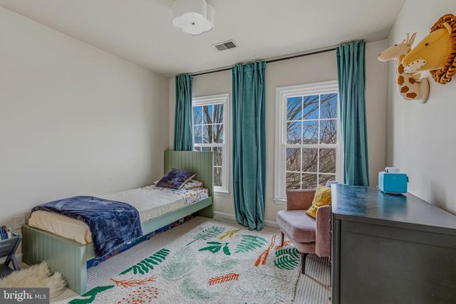 9412 REGENCY CREST DR, Vienna, VA 22181