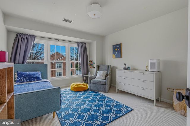 9412 REGENCY CREST DR, Vienna, VA 22181