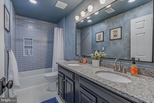 9412 REGENCY CREST DR, Vienna, VA 22181