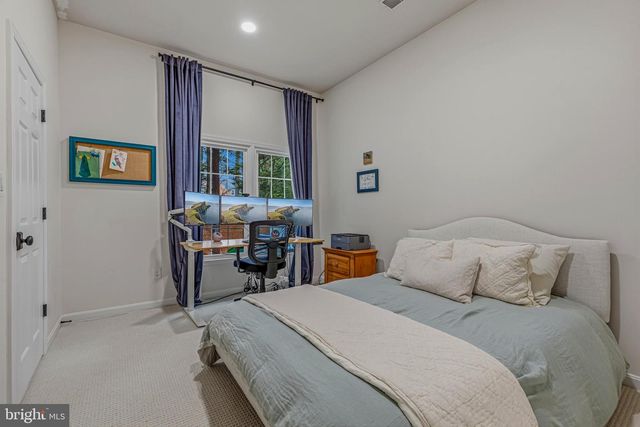 9412 REGENCY CREST DR, Vienna, VA 22181