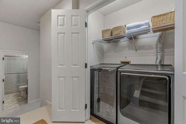 9412 REGENCY CREST DR, Vienna, VA 22181