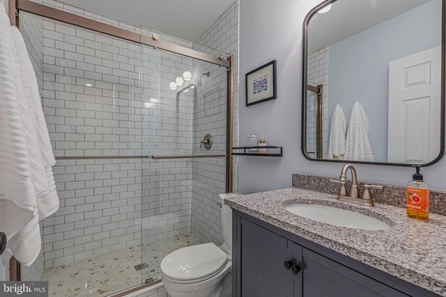 9412 REGENCY CREST DR, Vienna, VA 22181