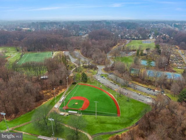 9412 REGENCY CREST DR, Vienna, VA 22181