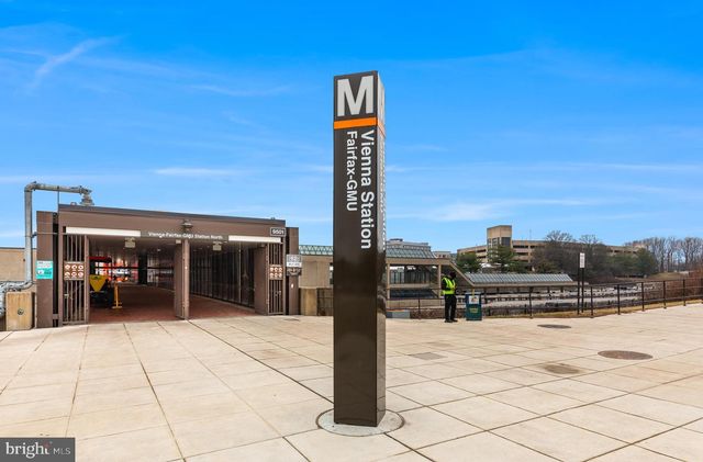 9412 REGENCY CREST DR, Vienna, VA 22181